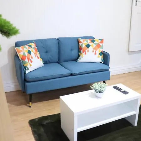 Peaceful 2 Bed House Free Parking شقة