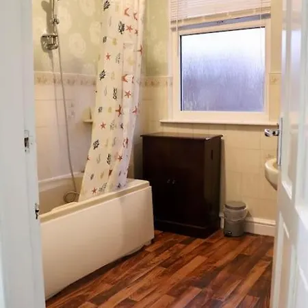 Peaceful 2 Bed House Free Parking *
