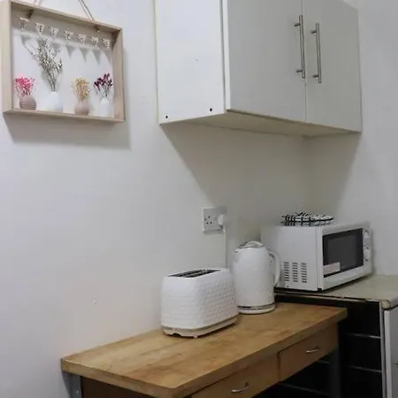 Peaceful 2 Bed House Free Parking ليدز