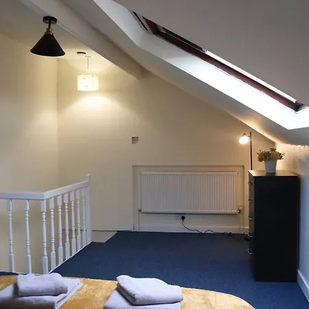 Peaceful 2 Bed House Free Parking شقة *