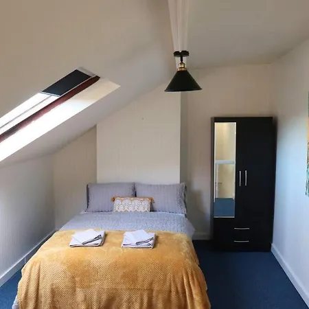 Peaceful 2 Bed House Free Parking * ليدز