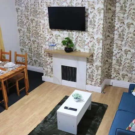Peaceful 2 Bed House Free Parking شقة