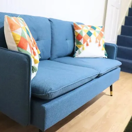 Peaceful 2 Bed House Free Parking شقة *