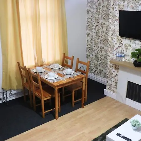 Peaceful 2 Bed House Free Parking * ليدز