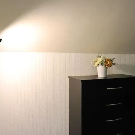 Peaceful 2 Bed House Free Parking شقة
