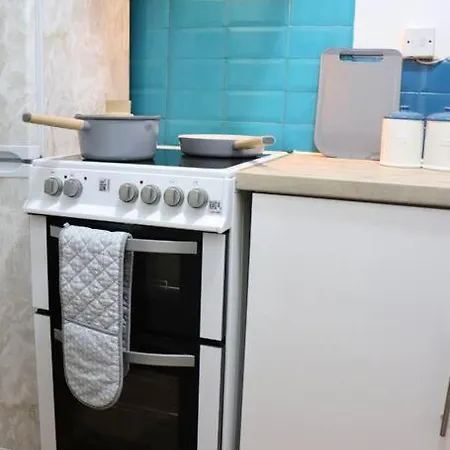 Peaceful 2 Bed House Free Parking شقة ليدز