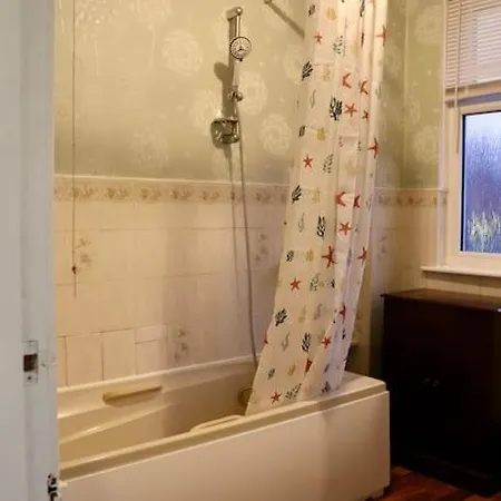 Peaceful 2 Bed House Free Parking